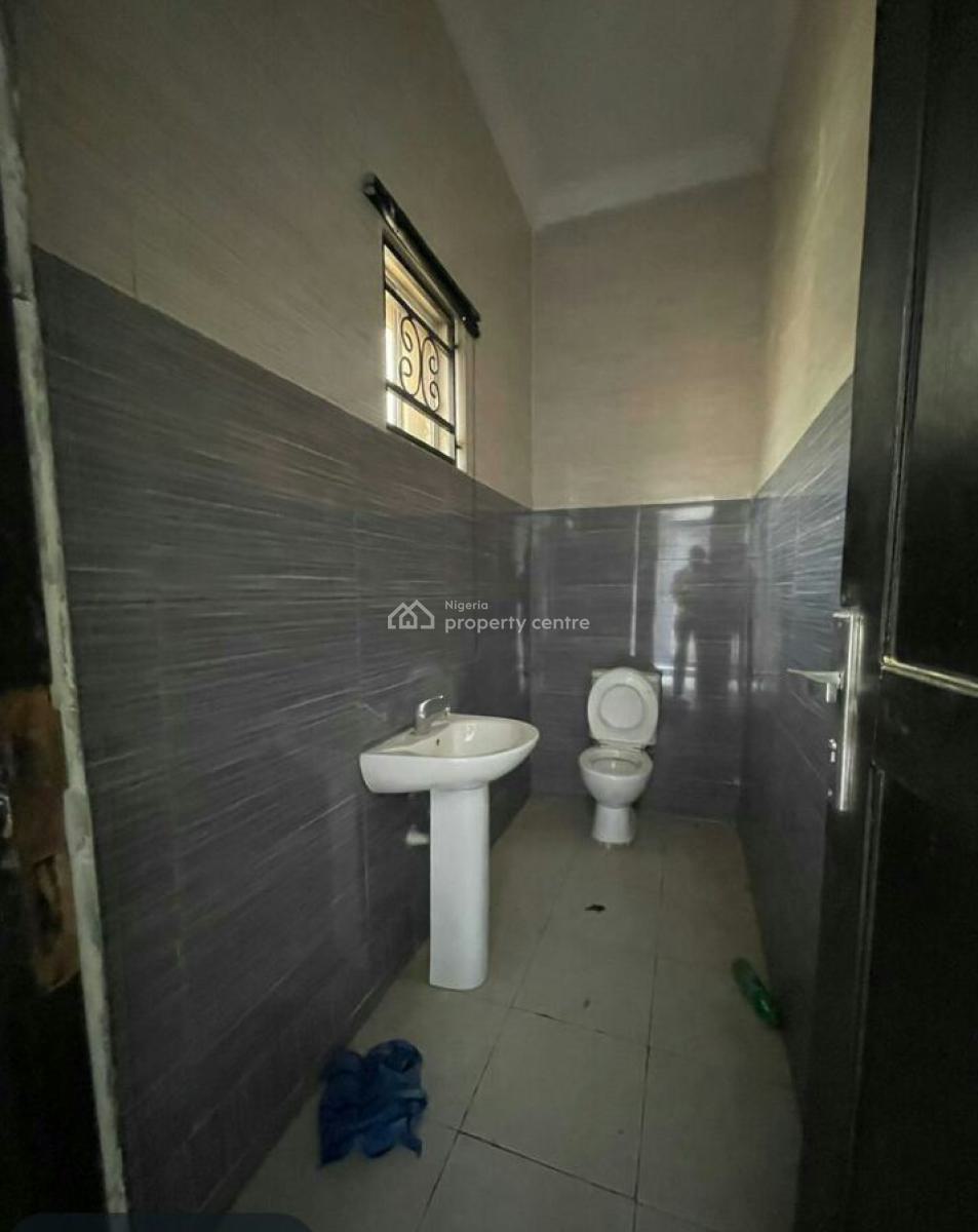 Spacious 3 Bedroom Apartment with Bq, Agungi, Lekki, Lagos, Flat / Apartment for Rent