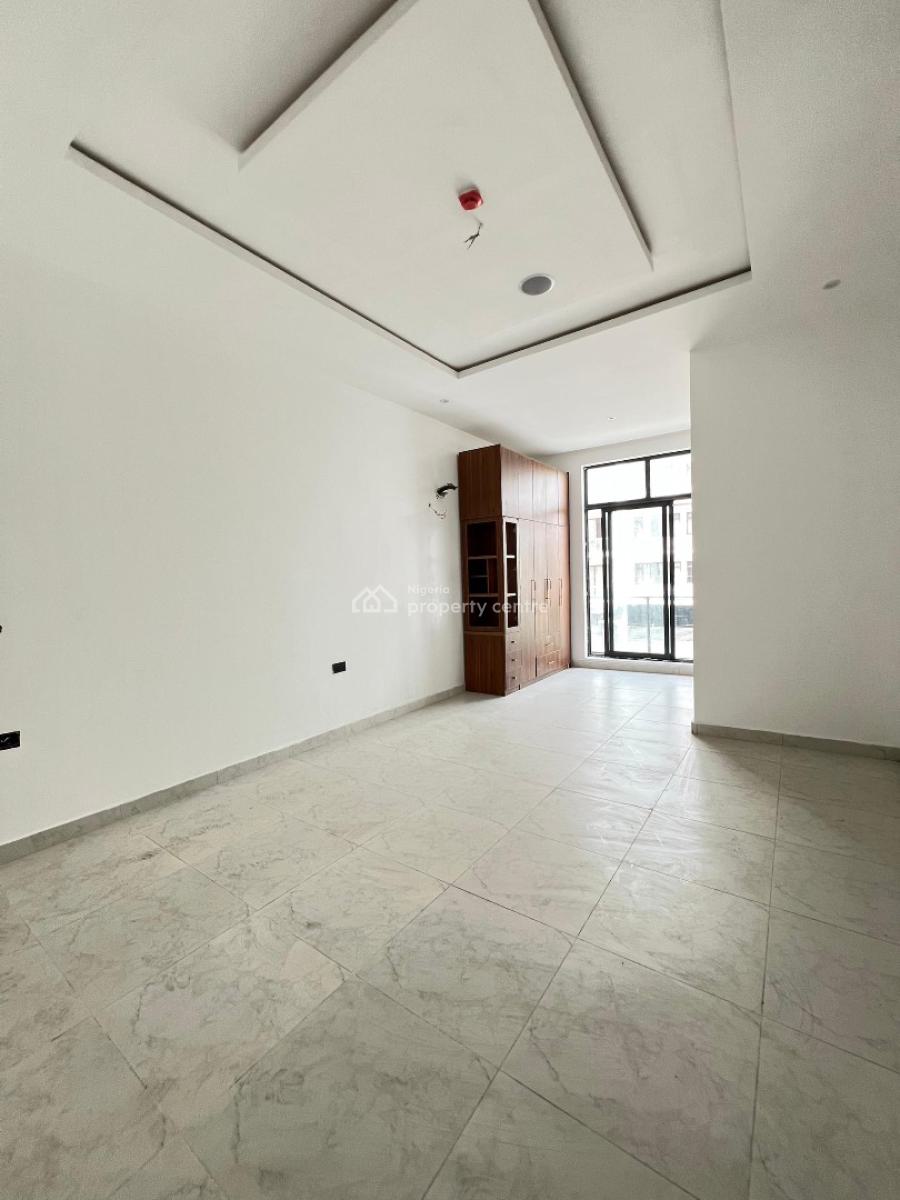 Spacious 2 Bedroom Apartment with  Gym and Elevator Suitable, Lekki Phase 1, Lekki, Lagos, Flat / Apartment for Sale