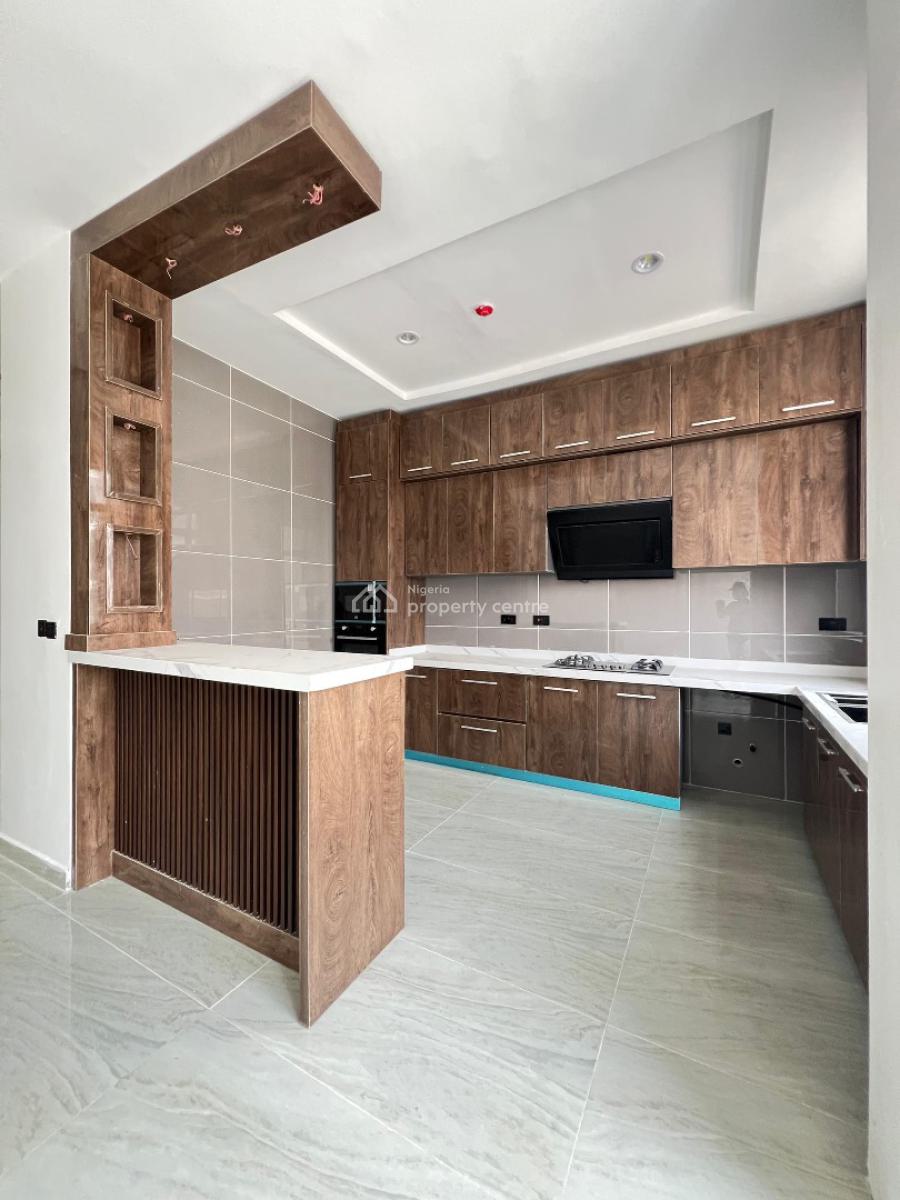 Spacious 2 Bedroom Apartment with  Gym and Elevator Suitable, Lekki Phase 1, Lekki, Lagos, Flat / Apartment for Sale