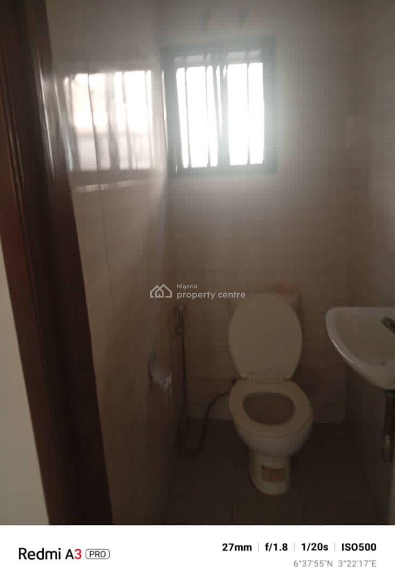 Nice and Spacious 3 Bedroom Apartment All Rooms En-suite, Omole Phase 2, Ikeja, Lagos, Flat / Apartment for Rent