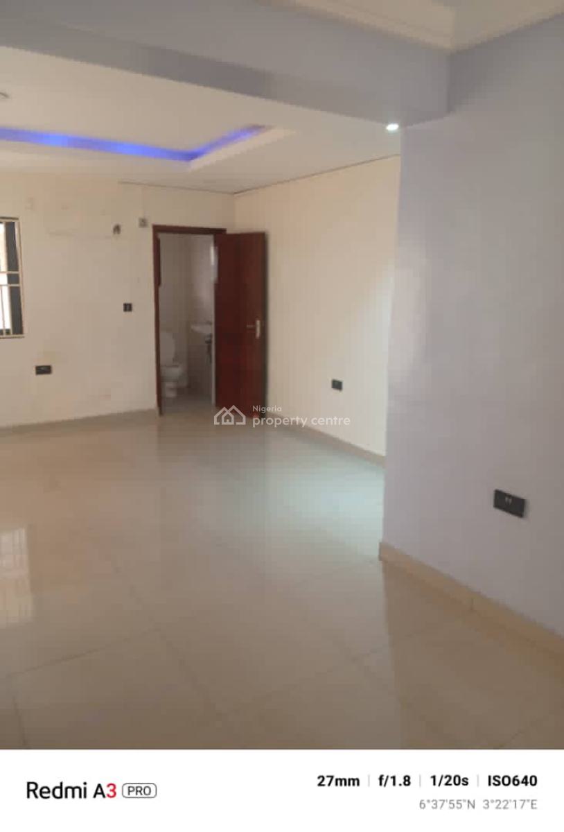Nice and Spacious 3 Bedroom Apartment All Rooms En-suite, Omole Phase 2, Ikeja, Lagos, Flat / Apartment for Rent