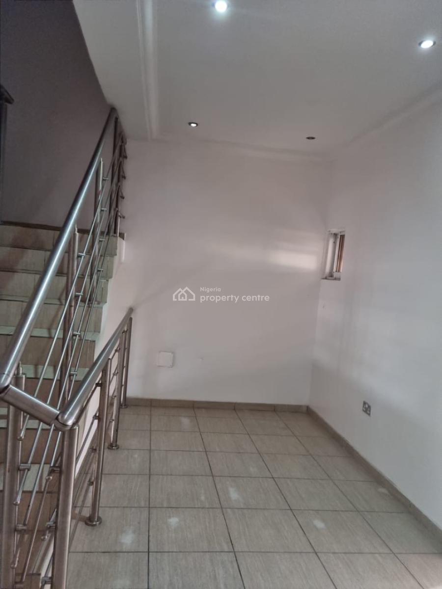 Executive Spacious Newly Renovated 4 Bedroom Terrace Duplex with Bq, Osapa, Lekki, Lagos, Terraced Duplex for Rent