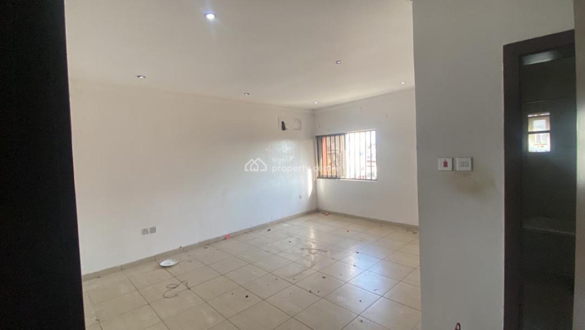 Executive Spacious Newly Renovated 4 Bedroom Terrace Duplex with Bq, Osapa, Lekki, Lagos, Terraced Duplex for Rent