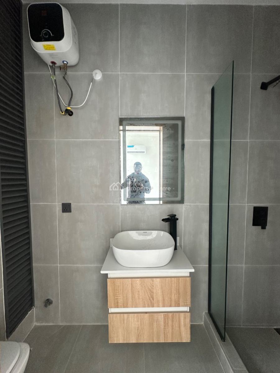 𝐖𝐄𝐋𝐋 𝐌𝐀𝐈𝐍𝐓𝐀𝐈𝐍𝐄𝐃 2 𝐁𝐄𝐃𝐑𝐎𝐎𝐌 𝐀𝐏𝐀𝐑𝐓𝐌𝐄𝐍𝐓, Ikate, Lekki, Lagos, Flat / Apartment for Rent
