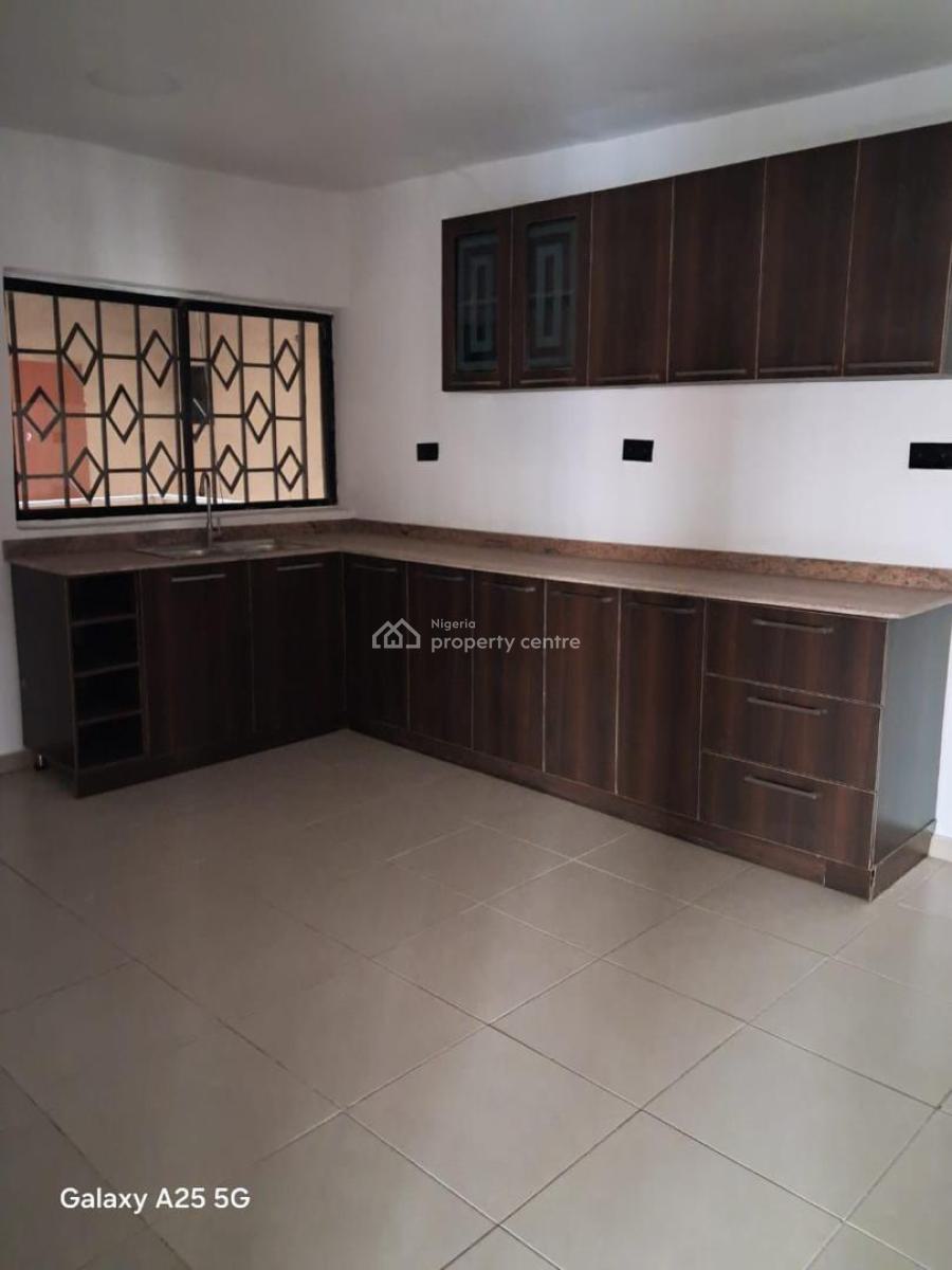 Decent and Spacious 3 Bedroom Flat, Ikeja Gra, Ikeja, Lagos, Flat / Apartment for Rent