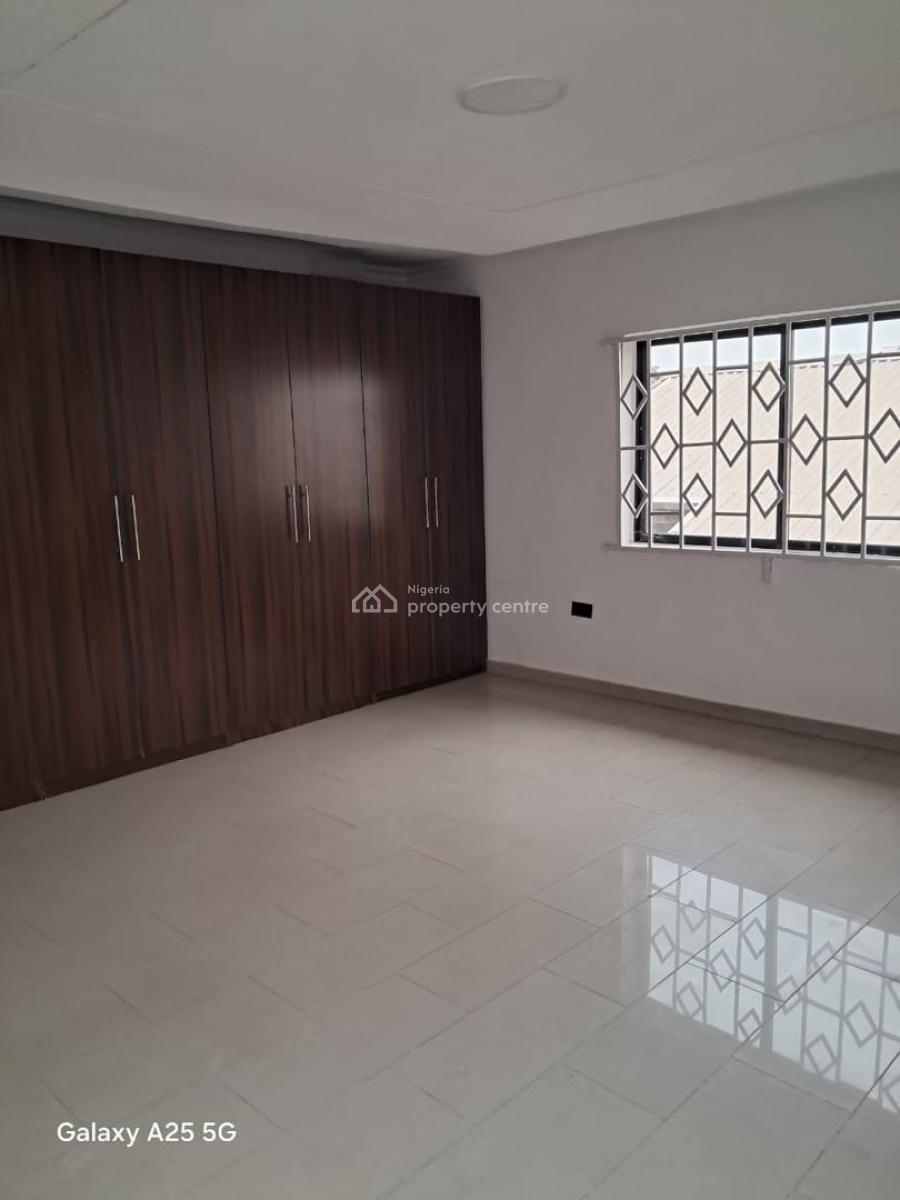 Decent and Spacious 3 Bedroom Flat, Ikeja Gra, Ikeja, Lagos, Flat / Apartment for Rent