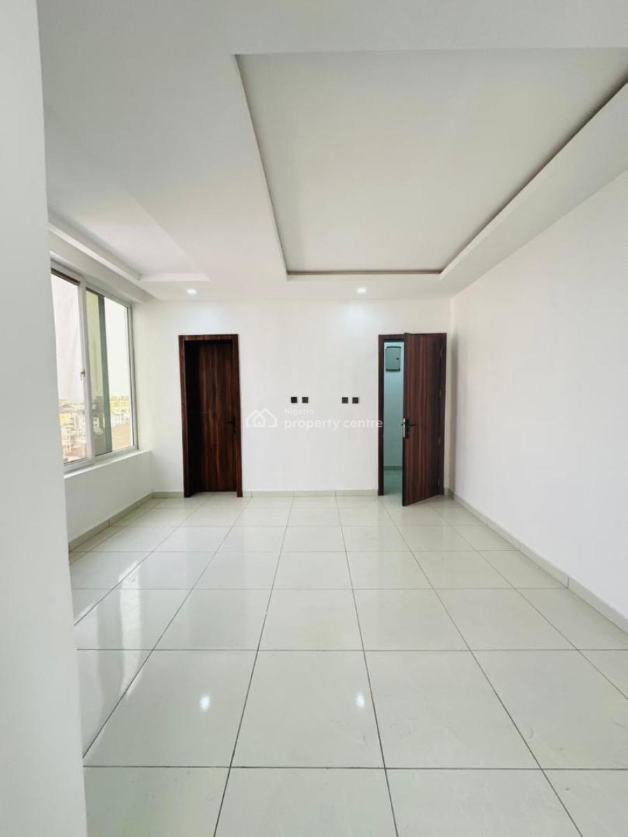 Nicely Built 4 Bedroom Penthouse with Swimming Pool , Gym & Elevator, Lekki Phase 1, Lekki, Lagos, Flat / Apartment for Sale