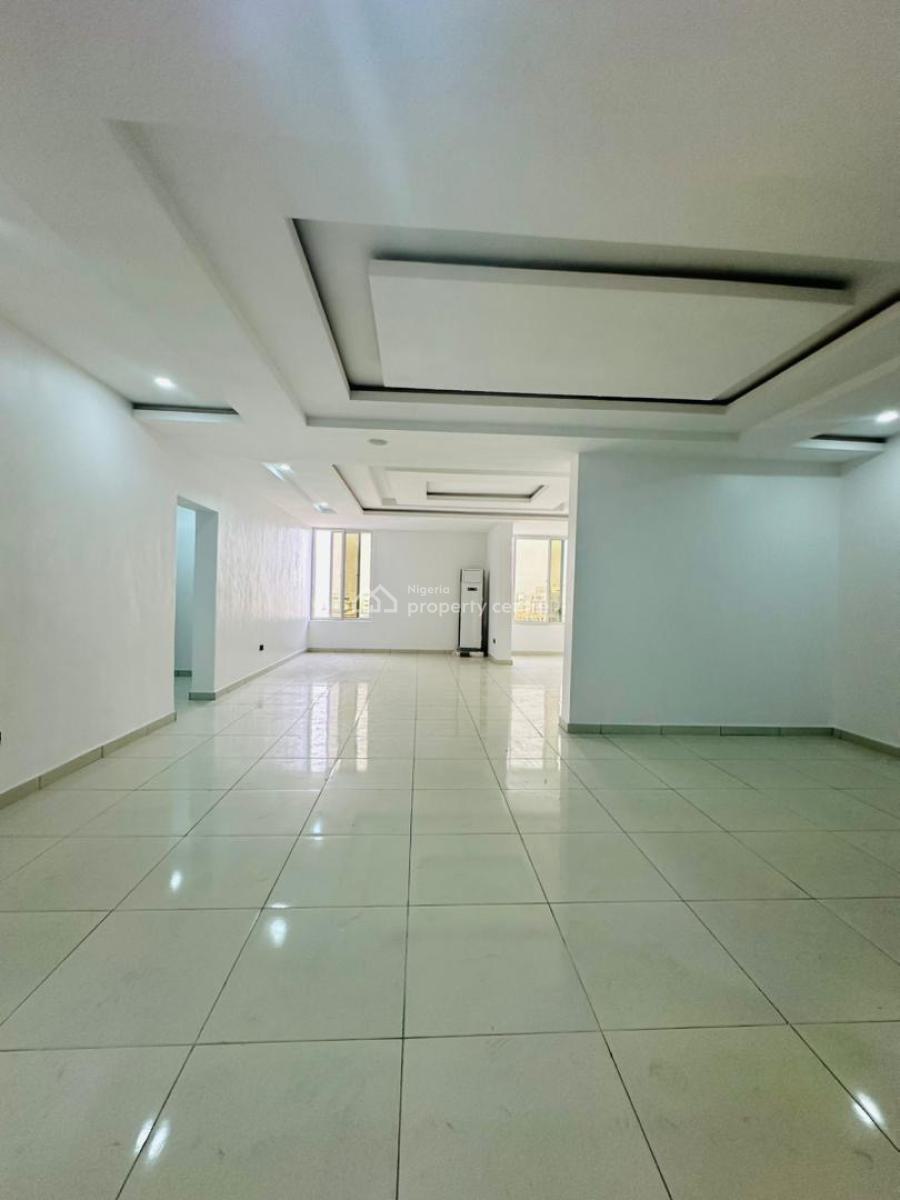 Nicely Built 4 Bedroom Penthouse with Swimming Pool , Gym & Elevator, Lekki Phase 1, Lekki, Lagos, Flat / Apartment for Sale