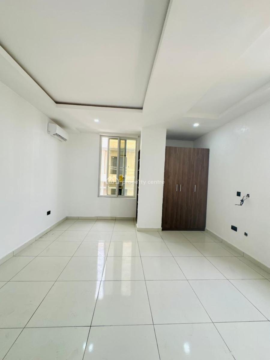 Nicely Built 4 Bedroom Penthouse with Swimming Pool , Gym & Elevator, Lekki Phase 1, Lekki, Lagos, Flat / Apartment for Sale