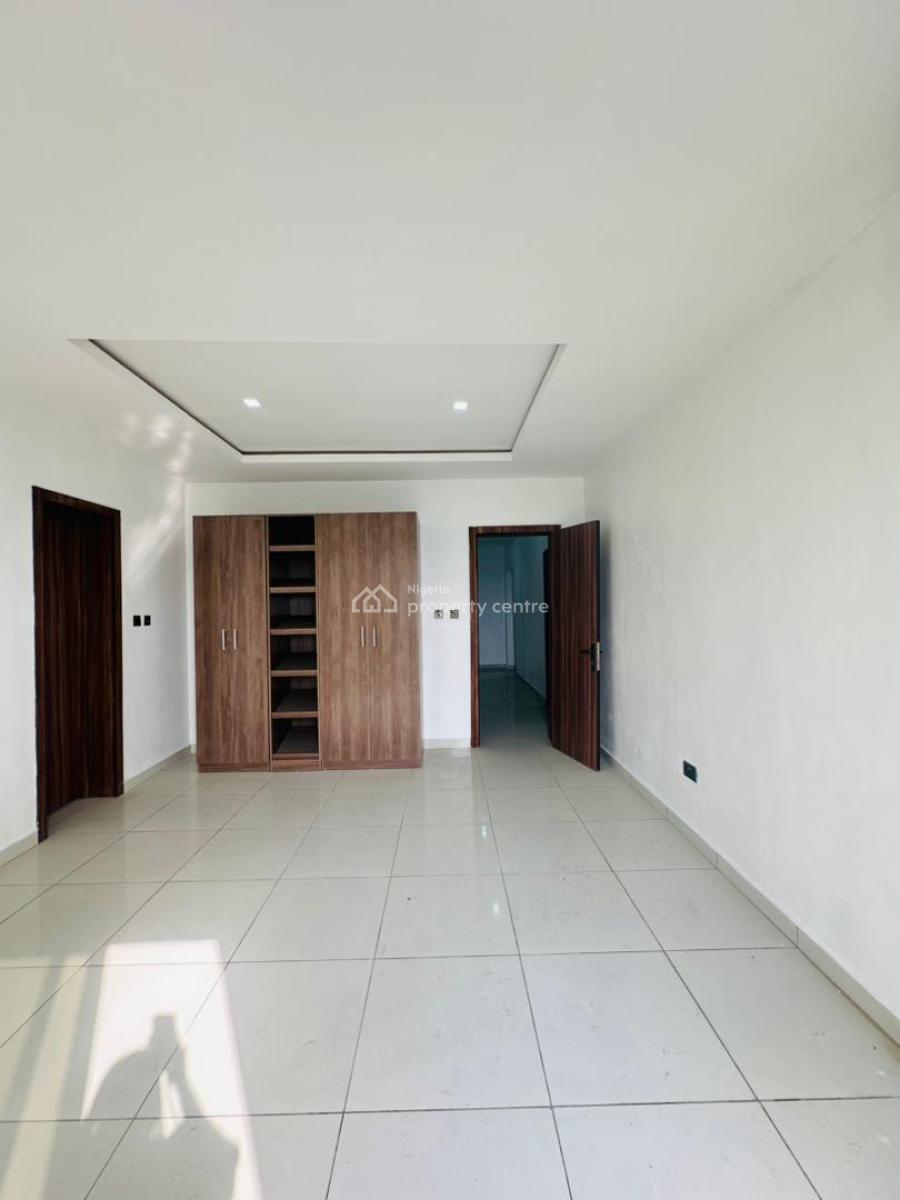 Nicely Built 4 Bedroom Penthouse with Swimming Pool , Gym & Elevator, Lekki Phase 1, Lekki, Lagos, Flat / Apartment for Sale