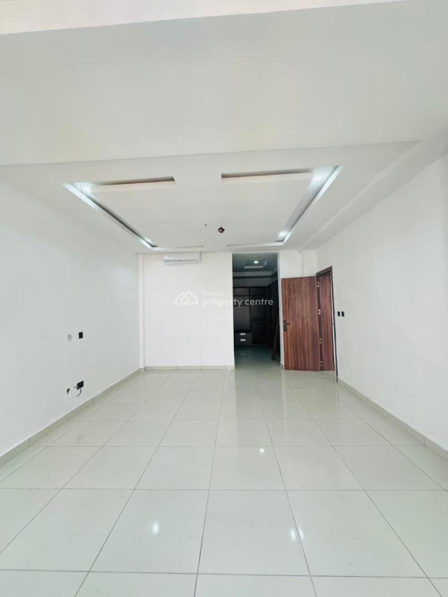 Nicely Built 4 Bedroom Penthouse with Swimming Pool , Gym & Elevator, Lekki Phase 1, Lekki, Lagos, Flat / Apartment for Sale