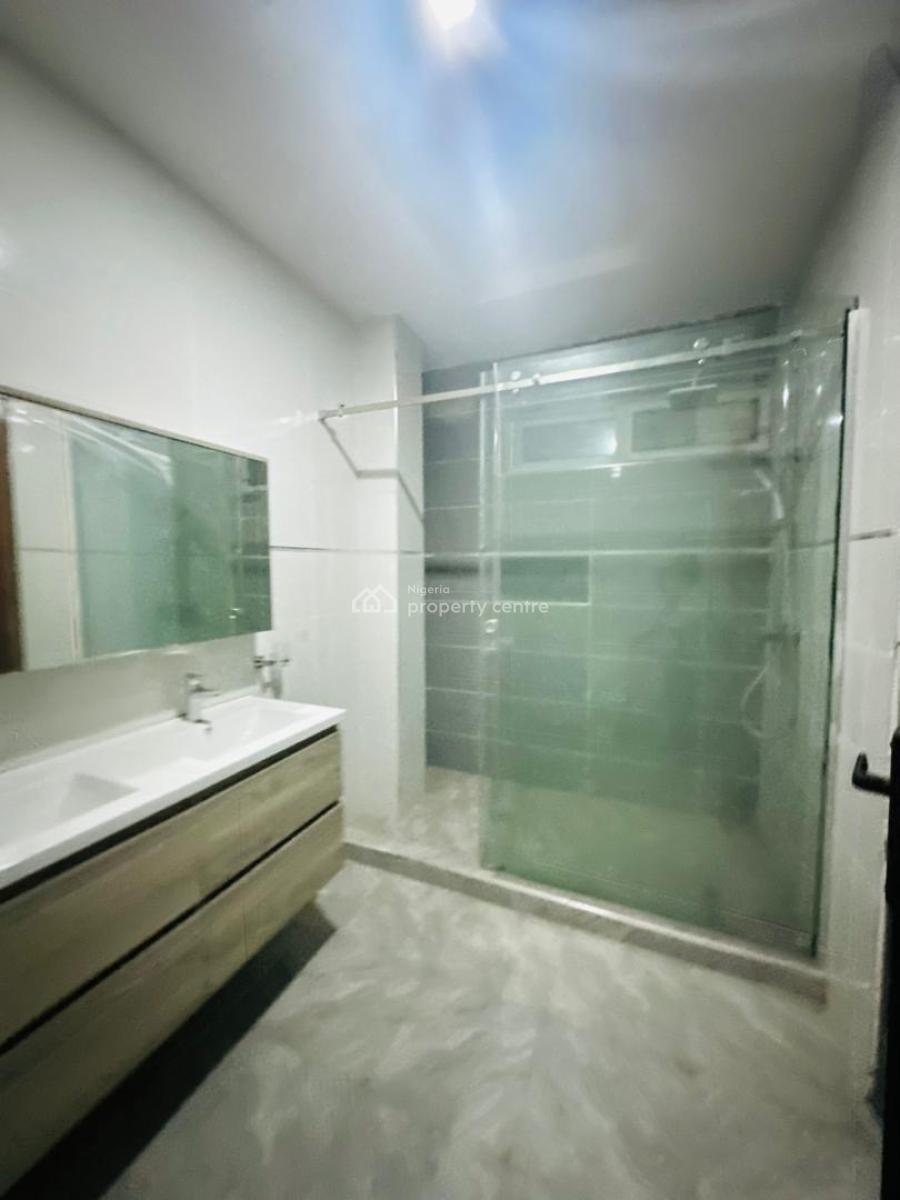 Nicely Built 4 Bedroom Penthouse with Swimming Pool , Gym & Elevator, Lekki Phase 1, Lekki, Lagos, Flat / Apartment for Sale