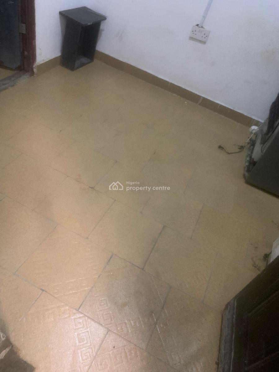 Standard Bq with Kitchen, Oral Estate, Lekki Phase 2, Lekki, Lagos, Flat / Apartment for Rent