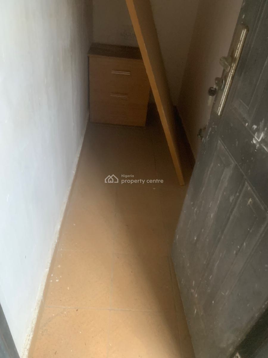 Standard Bq with Kitchen, Oral Estate, Lekki Phase 2, Lekki, Lagos, Flat / Apartment for Rent