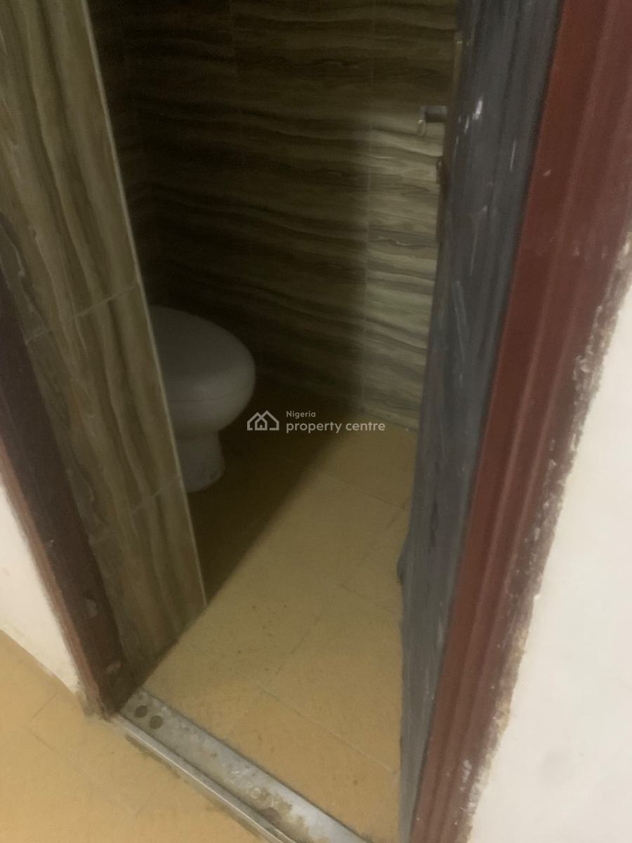Standard Bq with Kitchen, Oral Estate, Lekki Phase 2, Lekki, Lagos, Flat / Apartment for Rent