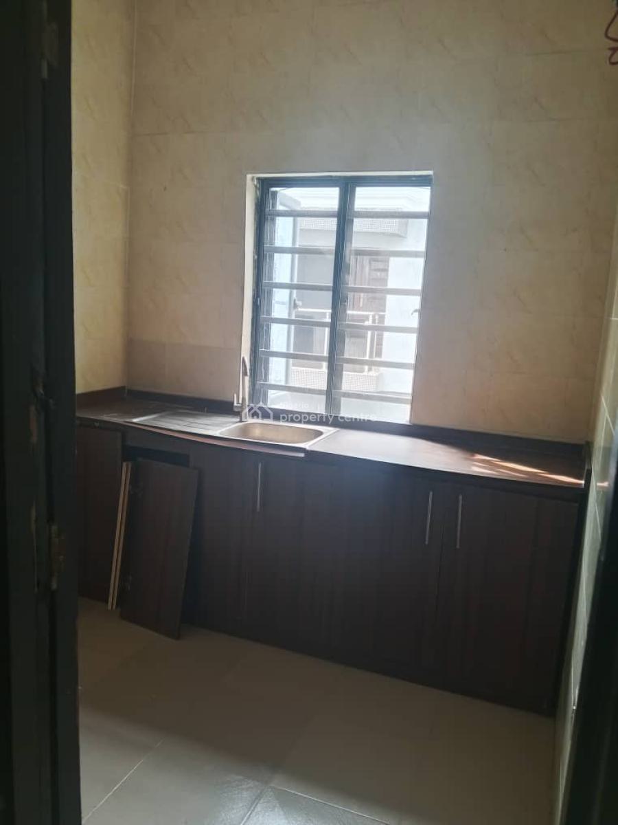 Lovely and Well Maintained 2 Bedroom Apartment, Golf Road, Lakowe, Ibeju Lekki, Lagos, Flat / Apartment for Rent