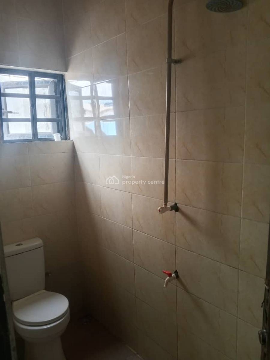 Lovely and Well Maintained 2 Bedroom Apartment, Golf Road, Lakowe, Ibeju Lekki, Lagos, Flat / Apartment for Rent