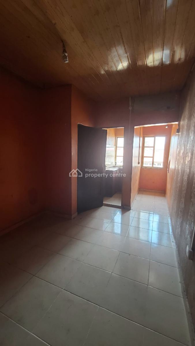 Standard 1bedroom Flat Upstairs with 1toilet 1bath, Off Aborishade Road, Lawanson, Surulere, Lagos, Mini Flat (room and Parlour) for Rent