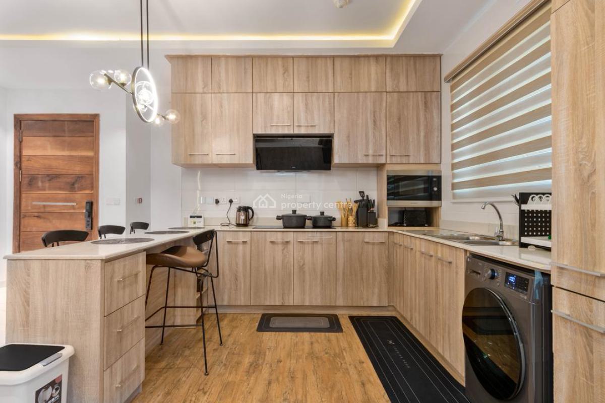 Luxury 2bedroom Apartment with Pool, Tennis, Snooker, Lekki Phase 1, Lekki, Lagos, Flat / Apartment Short Let