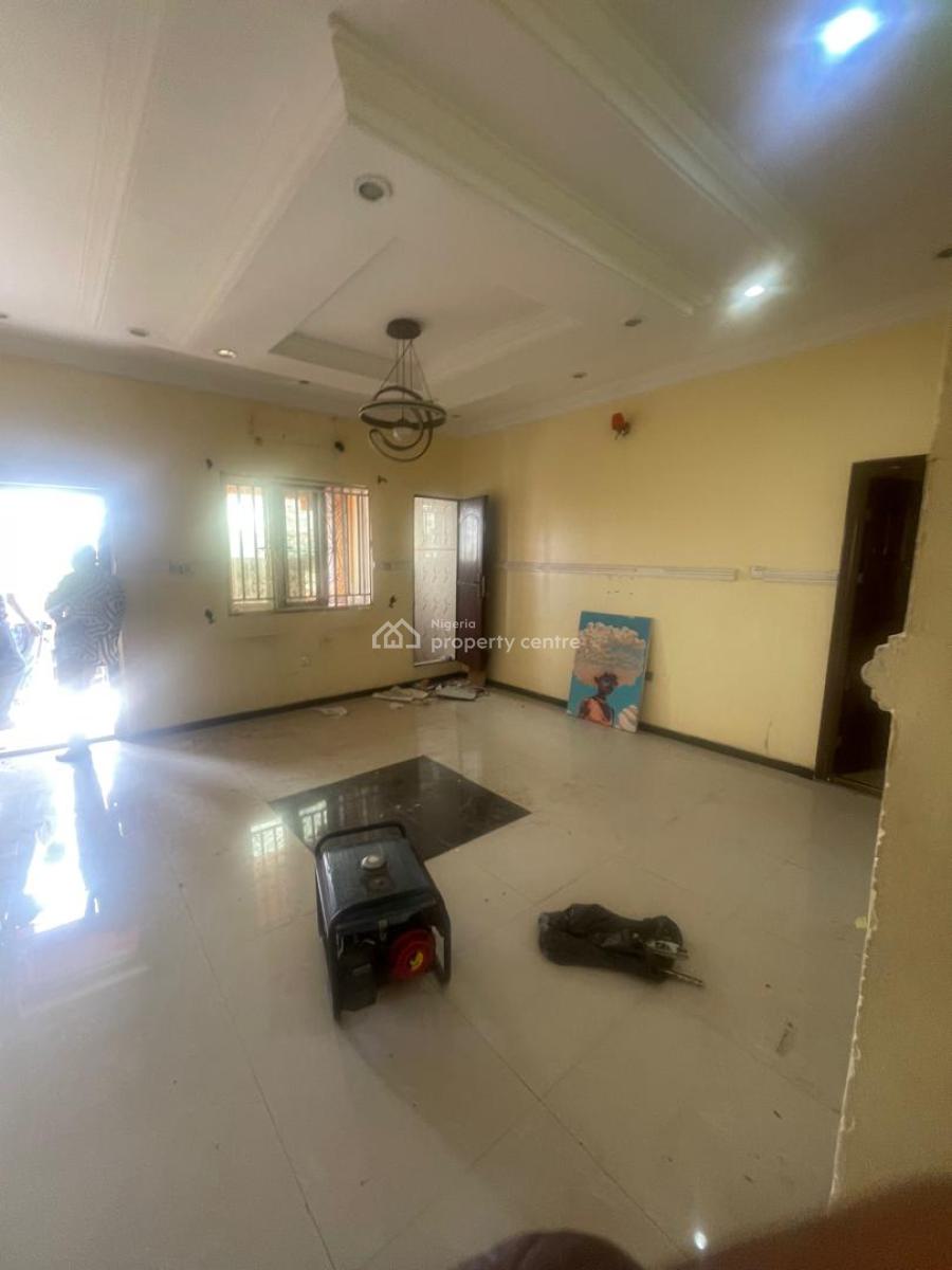 Specious 3 Bedroom Flat, Gra Phase 1, Magodo, Lagos, Flat / Apartment for Rent