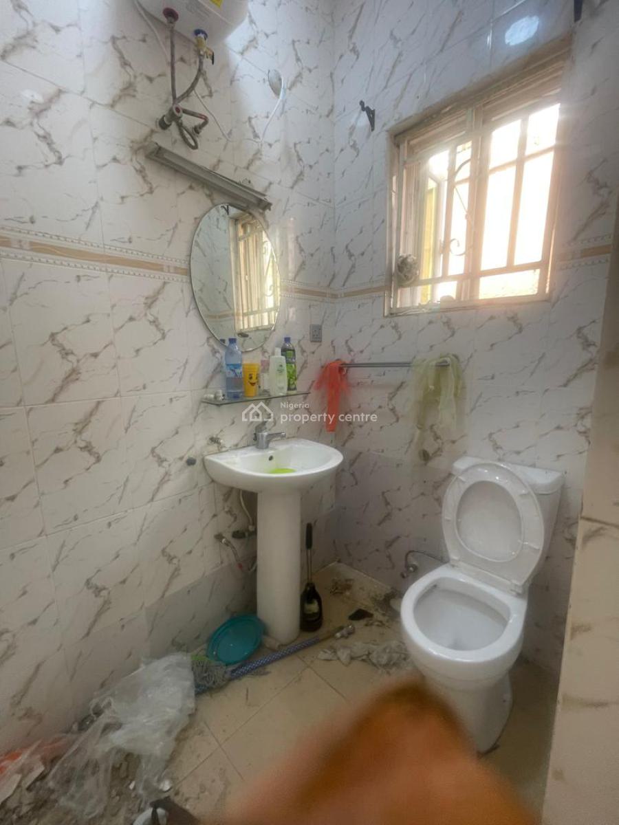 Specious 3 Bedroom Flat, Gra Phase 1, Magodo, Lagos, Flat / Apartment for Rent
