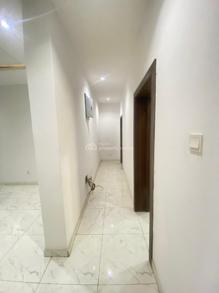 Exclusive 3 Bedroom Serviced Apartment with Elevator and Gym, Off Admiralty, Lekki Phase 1, Lekki, Lagos, Flat / Apartment for Rent