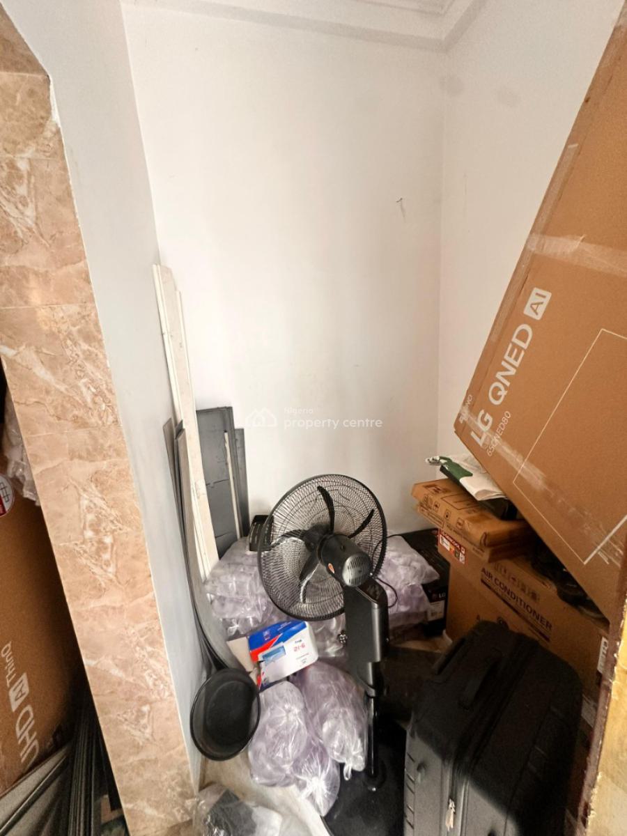 Unfurnished and Spacious 2 Bedroom Flat Apartment, Off Freedom Way, Lekki Phase 1, Lekki, Lagos, Flat / Apartment for Rent