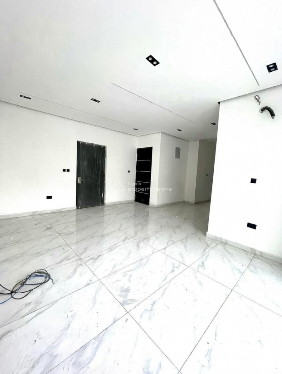 Luxury 2 Bedroom Apartment, Ologolo, Lekki, Lagos, Block of Flats for Sale