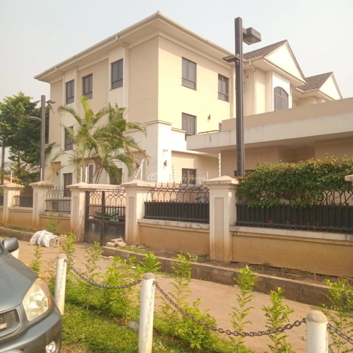 Luxury 2 Bedroom Apartment(elevator & Swimming Pool), Area 2, Garki, Abuja, Flat / Apartment for Rent