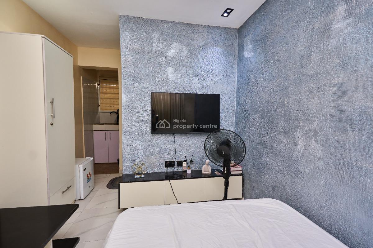 L&l Papaya Studio Apartment, Layi Otegbade Street, Pedro, Gbagada, Lagos, Self Contain (single Rooms) Short Let