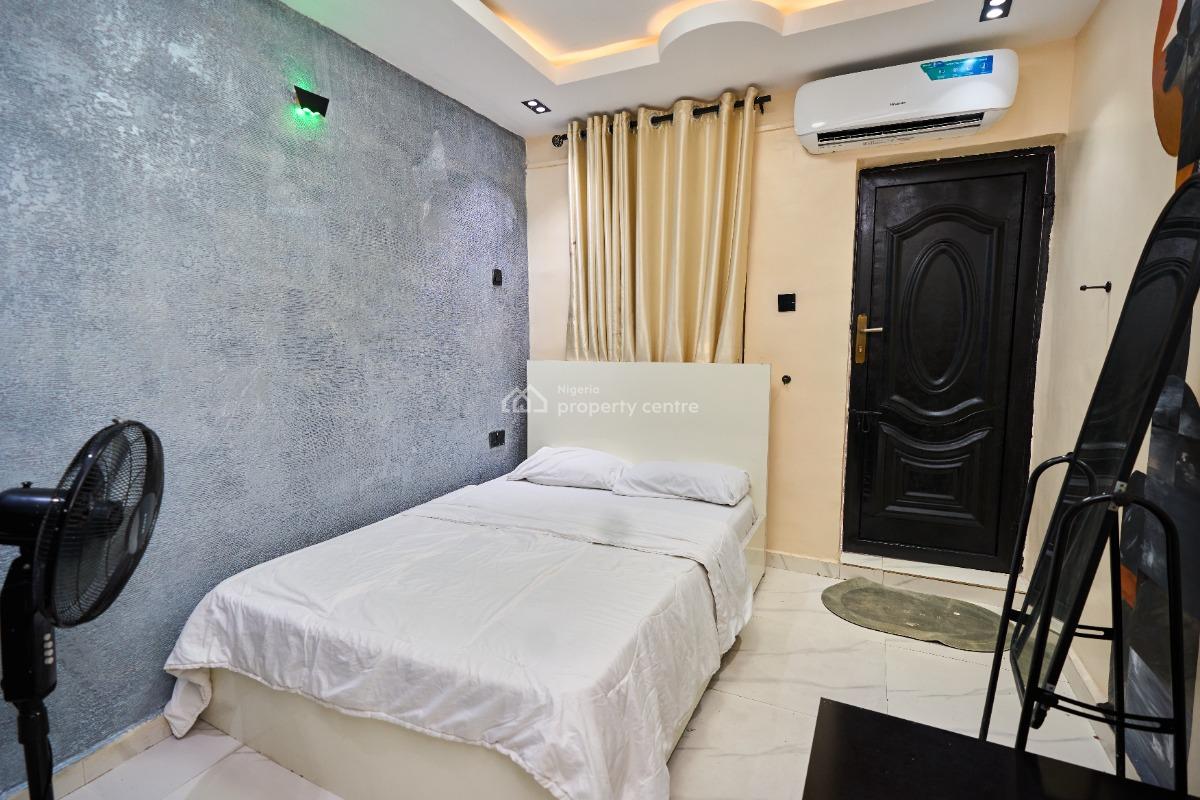 L&l Papaya Studio Apartment, Layi Otegbade Street, Pedro, Gbagada, Lagos, Self Contain (single Rooms) Short Let