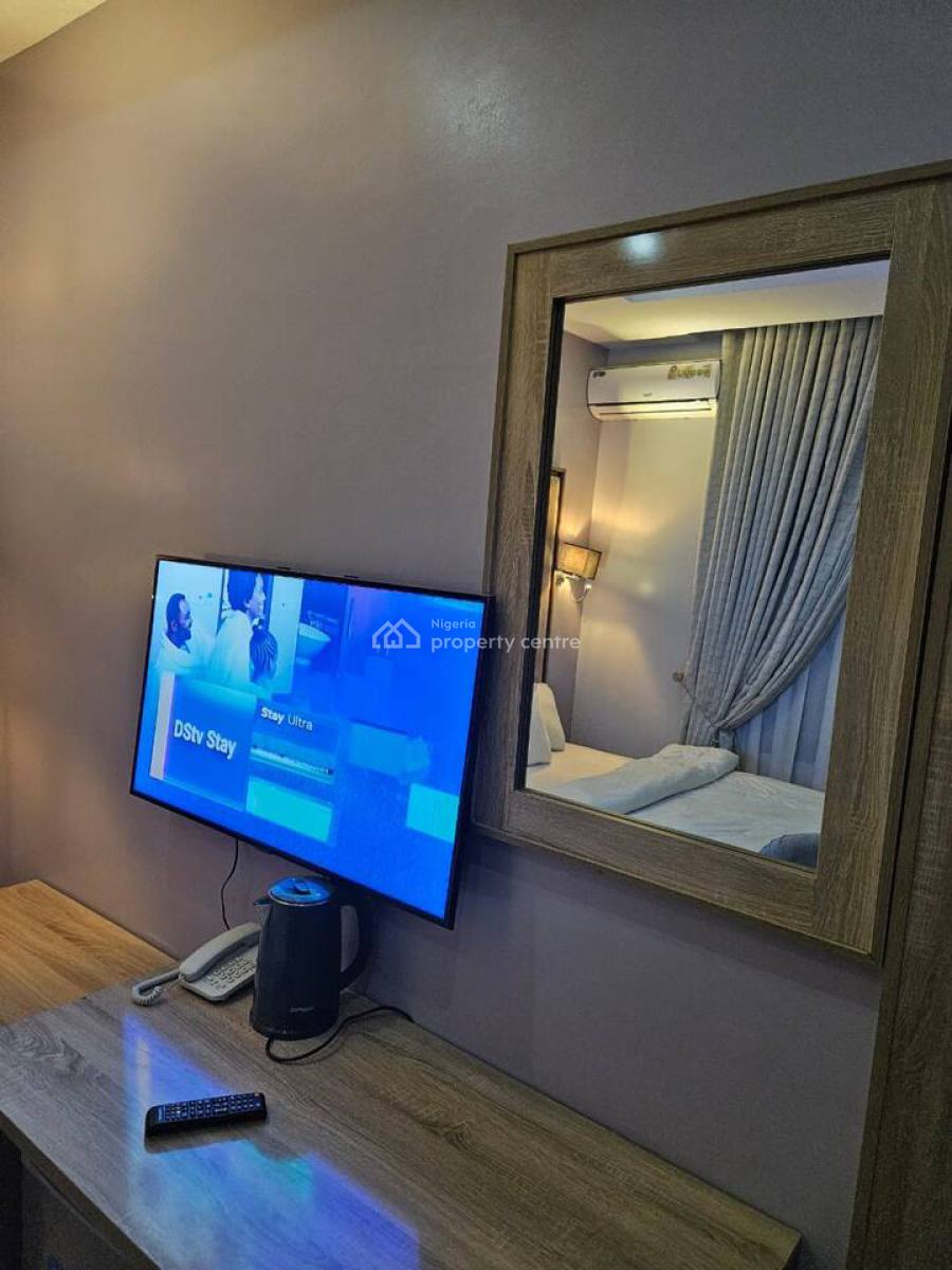 L & L Emerald Studio Apartment, Pedro, Gbagada, Lagos, Flat / Apartment Short Let