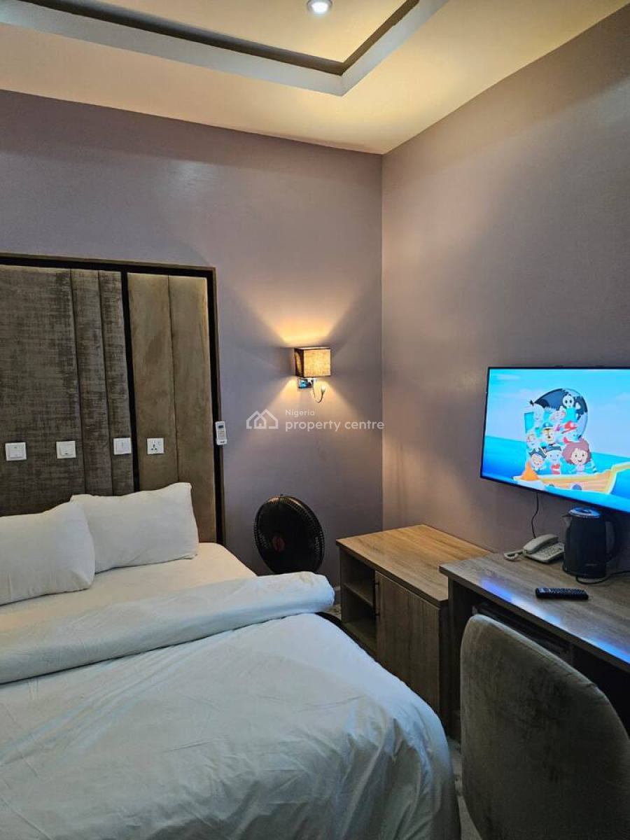 L & L Emerald Studio Apartment, Pedro, Gbagada, Lagos, Flat / Apartment Short Let