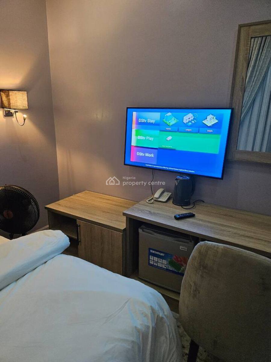 L & L Emerald Studio Apartment, Pedro, Gbagada, Lagos, Flat / Apartment Short Let