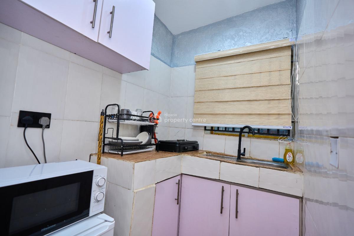 L & L Emerald Studio Apartment, Layi Otegbade Street, Pedro, Gbagada, Lagos, Flat / Apartment Short Let
