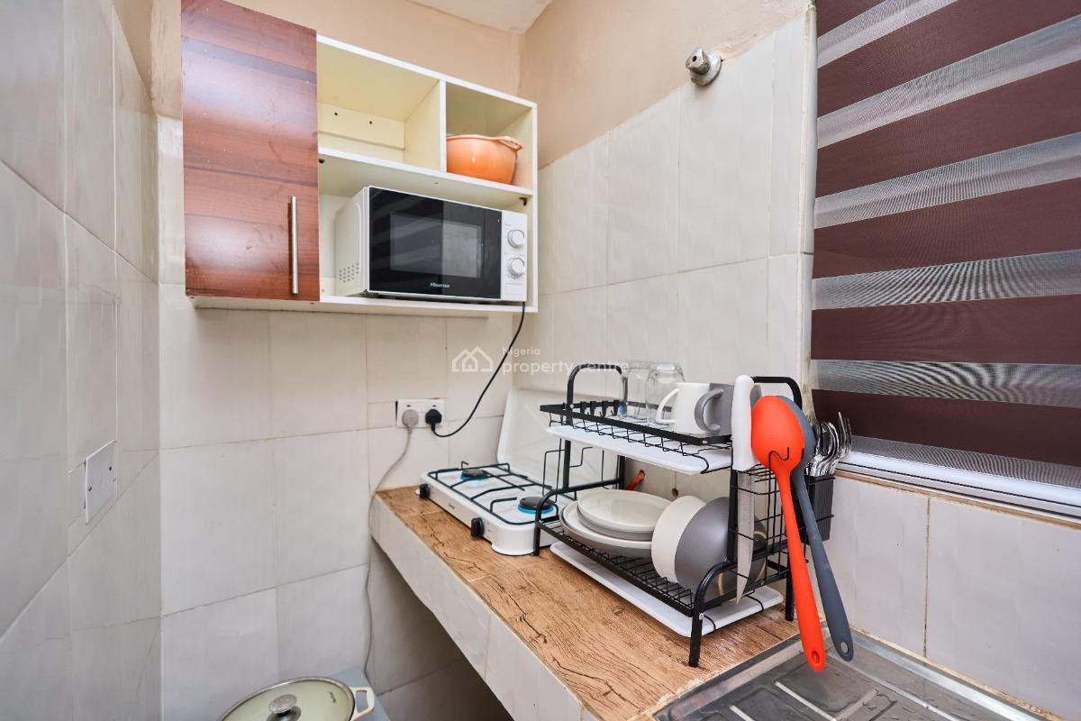 L & L Paris Studio Apartment, Layi Otegbade Street, Pedro, Gbagada, Lagos, Flat / Apartment Short Let