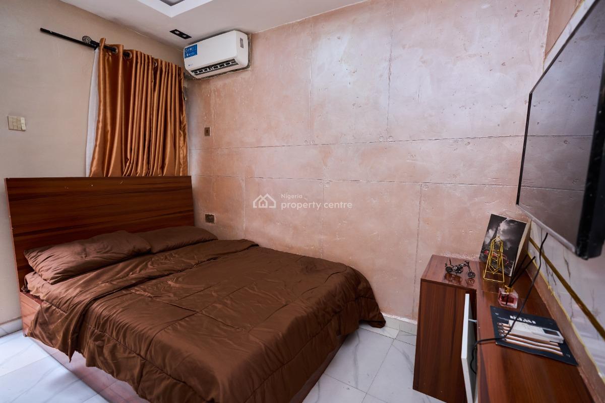 L & L Paris Studio Apartment, Layi Otegbade Street, Pedro, Gbagada, Lagos, Flat / Apartment Short Let