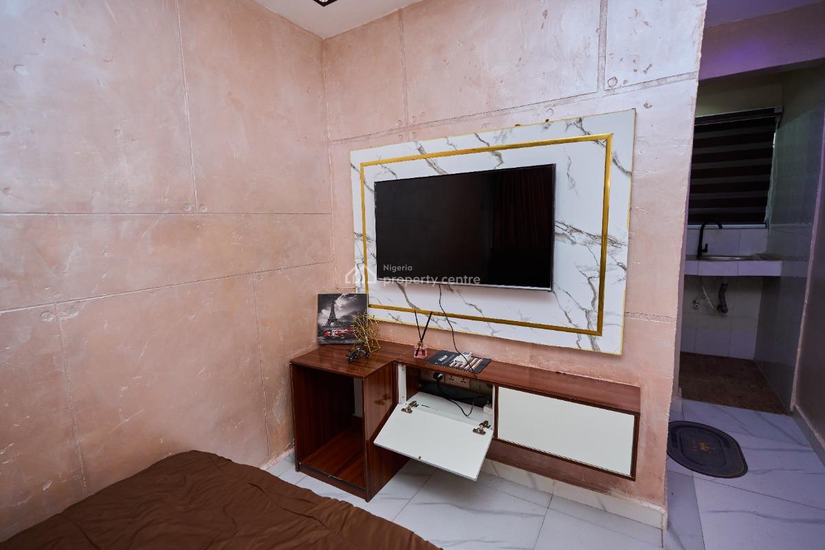 L & L Paris Studio Apartment, Layi Otegbade Street, Pedro, Gbagada, Lagos, Flat / Apartment Short Let