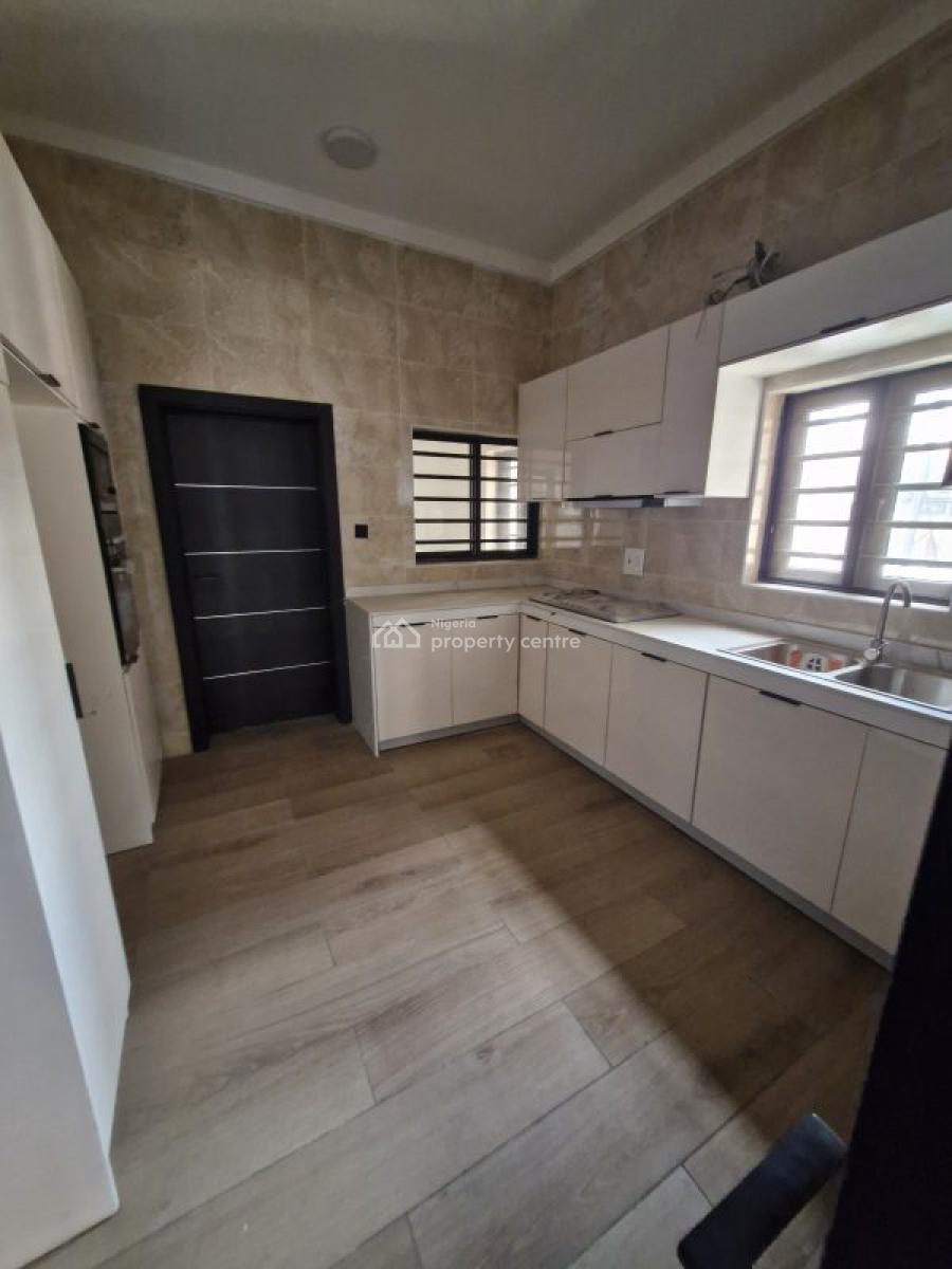Spacious 4 Bedroom Townhouse with Bq & Laundry Room, Lekki, Lagos, Terraced Duplex for Sale