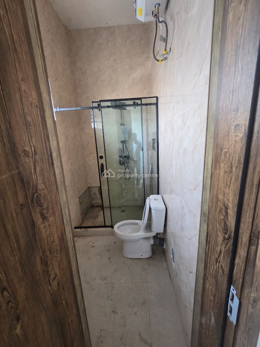 Newly Built Service 3-bedroom Luxury Penthouse Plus 2 Rooms Bq Availab, Off Admiralty Road, Lekki Phase 1, Lekki, Lagos, Flat / Apartment for Sale