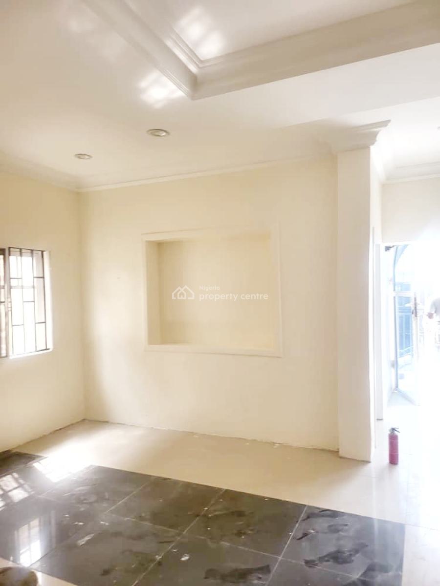 a Well Maintained Spacious 2 Bedroom Flat, Omole Phase 2, Ikeja, Lagos, Flat / Apartment for Rent
