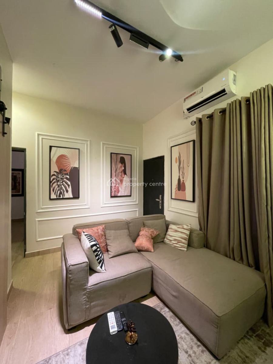 Beautiful One Bedroom Apartment Spacious Bedroom with Extra Living Area, Lekki Phase 1, Lekki, Lagos, Mini Flat (room and Parlour) Short Let