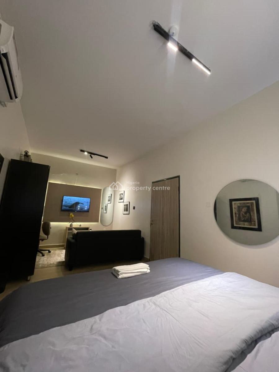 Beautiful One Bedroom Apartment Spacious Bedroom with Extra Living Area, Lekki Phase 1, Lekki, Lagos, Mini Flat (room and Parlour) Short Let