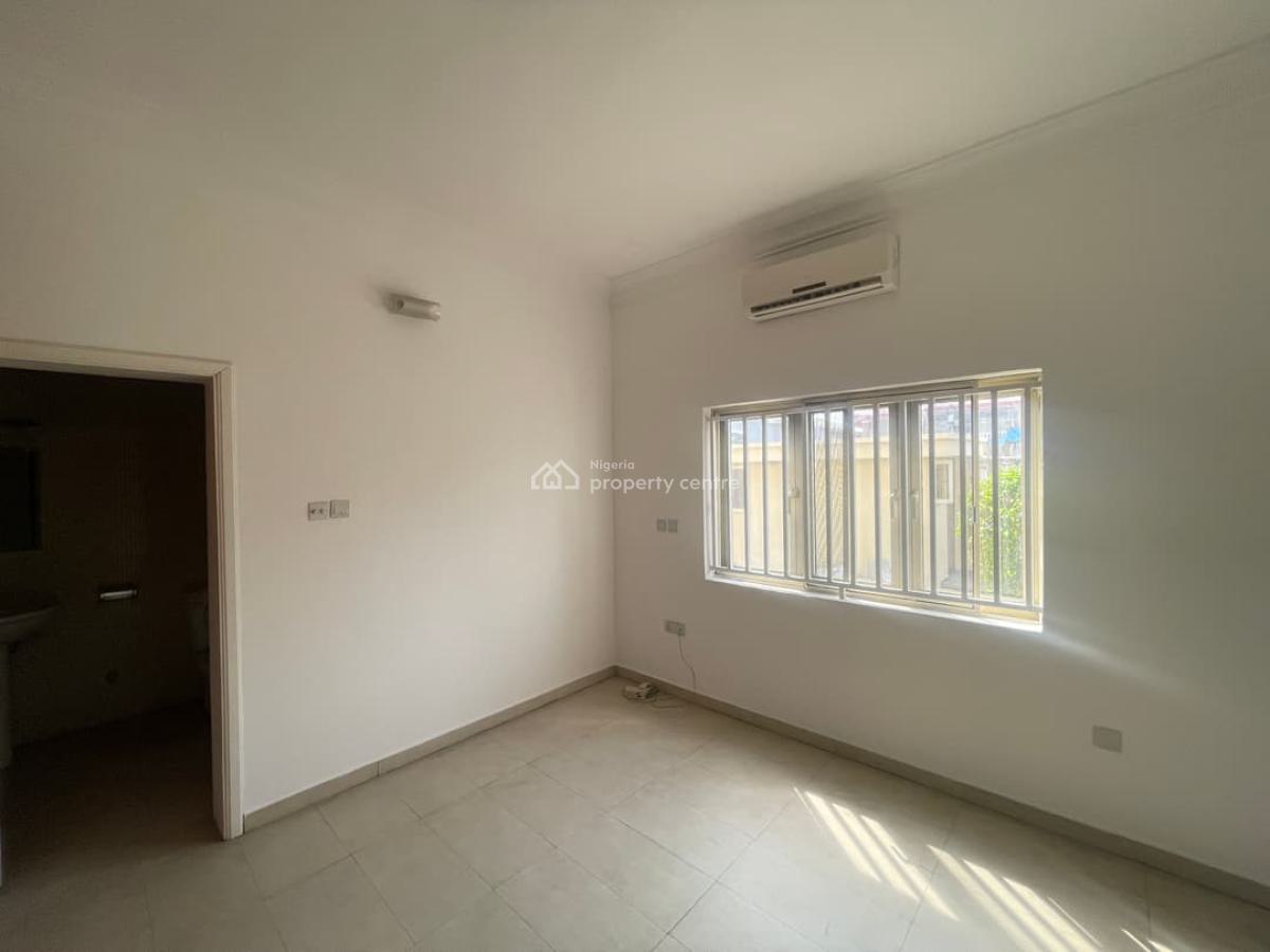 Exclusive  3-bedroom Apartment, Lekki Phase 1, Lekki, Lagos, Flat / Apartment for Rent
