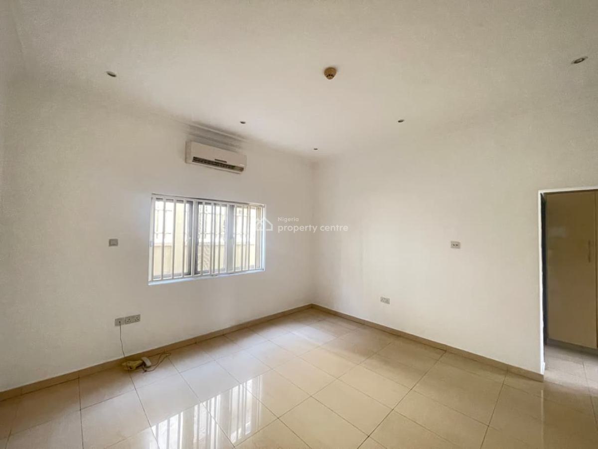 Exclusive  3-bedroom Apartment, Lekki Phase 1, Lekki, Lagos, Flat / Apartment for Rent