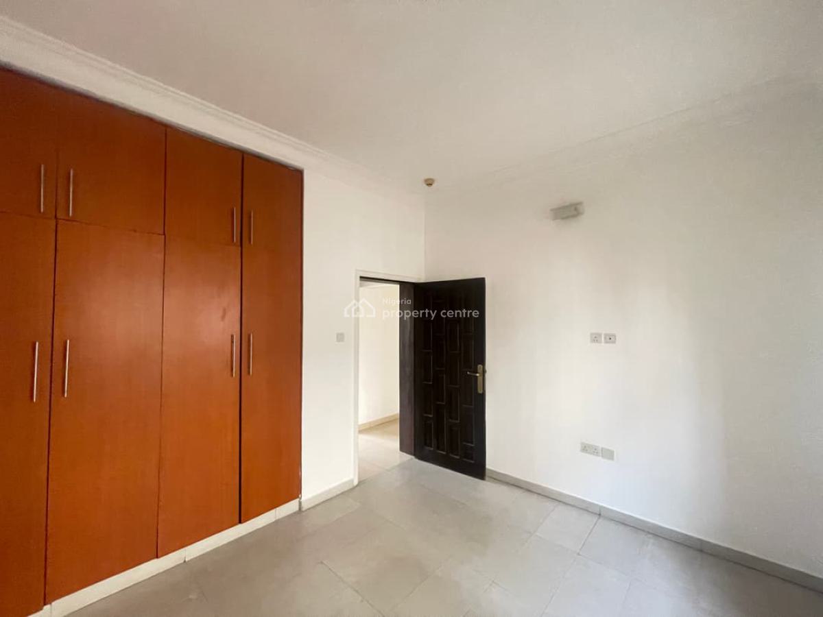 Exclusive  3-bedroom Apartment, Lekki Phase 1, Lekki, Lagos, Flat / Apartment for Rent
