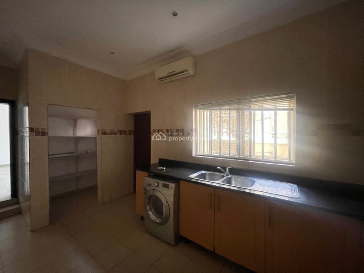 Exclusive  3-bedroom Apartment, Lekki Phase 1, Lekki, Lagos, Flat / Apartment for Rent