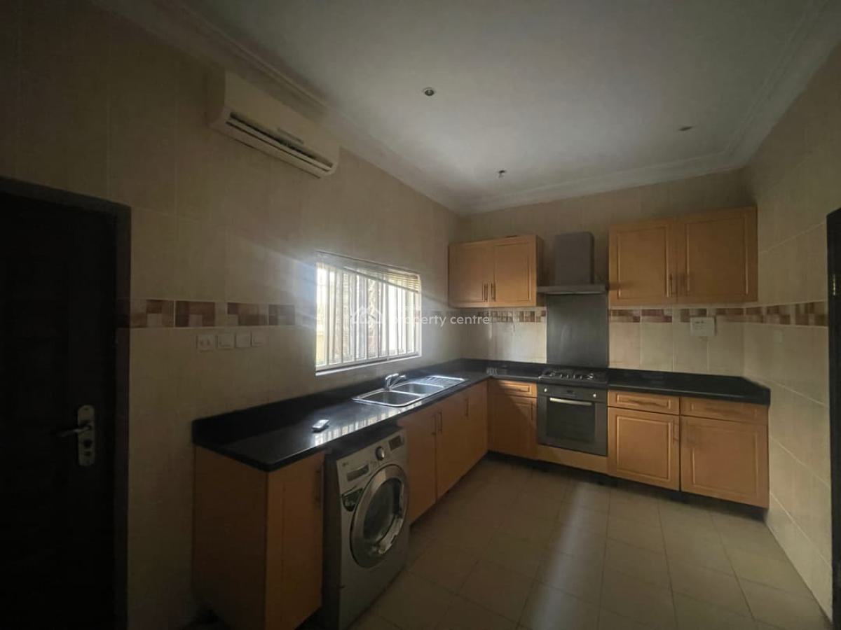 Exclusive  3-bedroom Apartment, Lekki Phase 1, Lekki, Lagos, Flat / Apartment for Rent