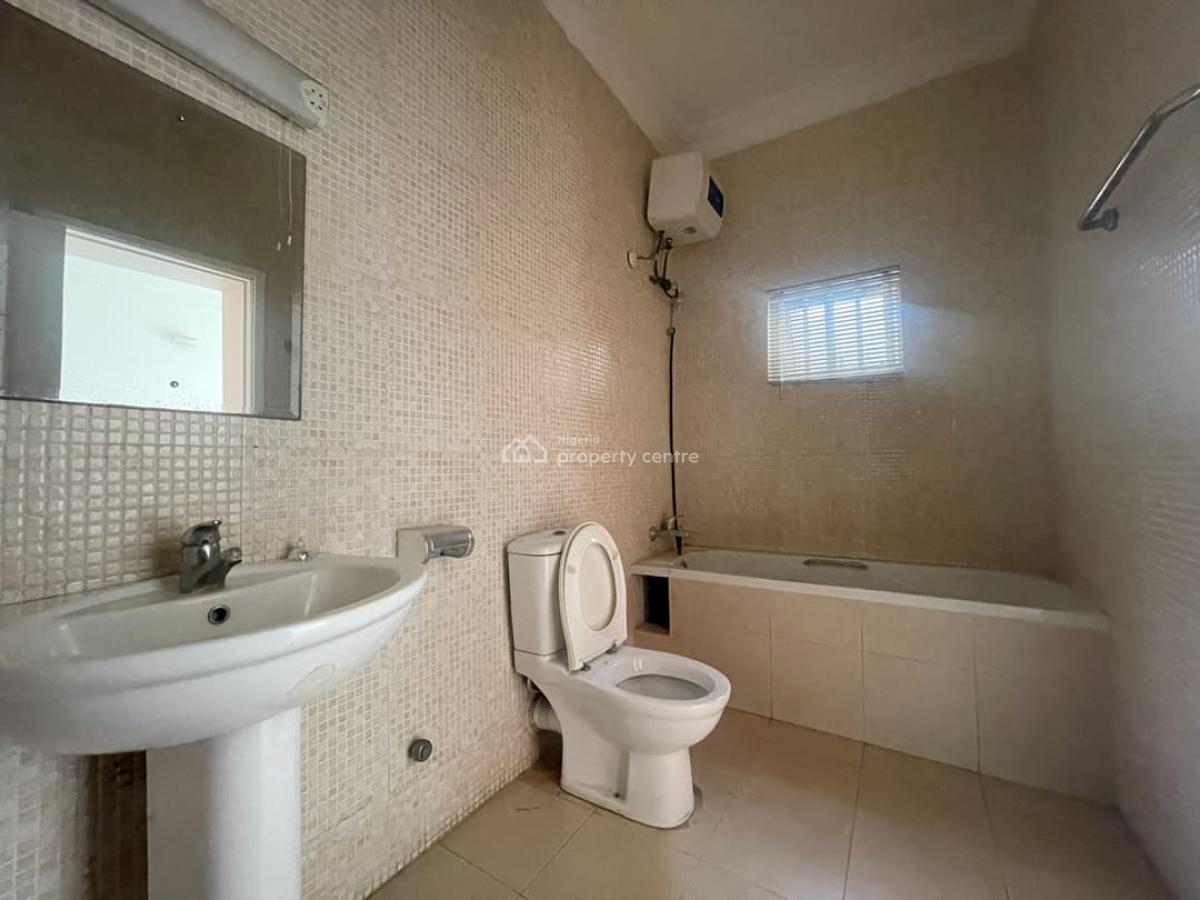Exclusive  3-bedroom Apartment, Lekki Phase 1, Lekki, Lagos, Flat / Apartment for Rent