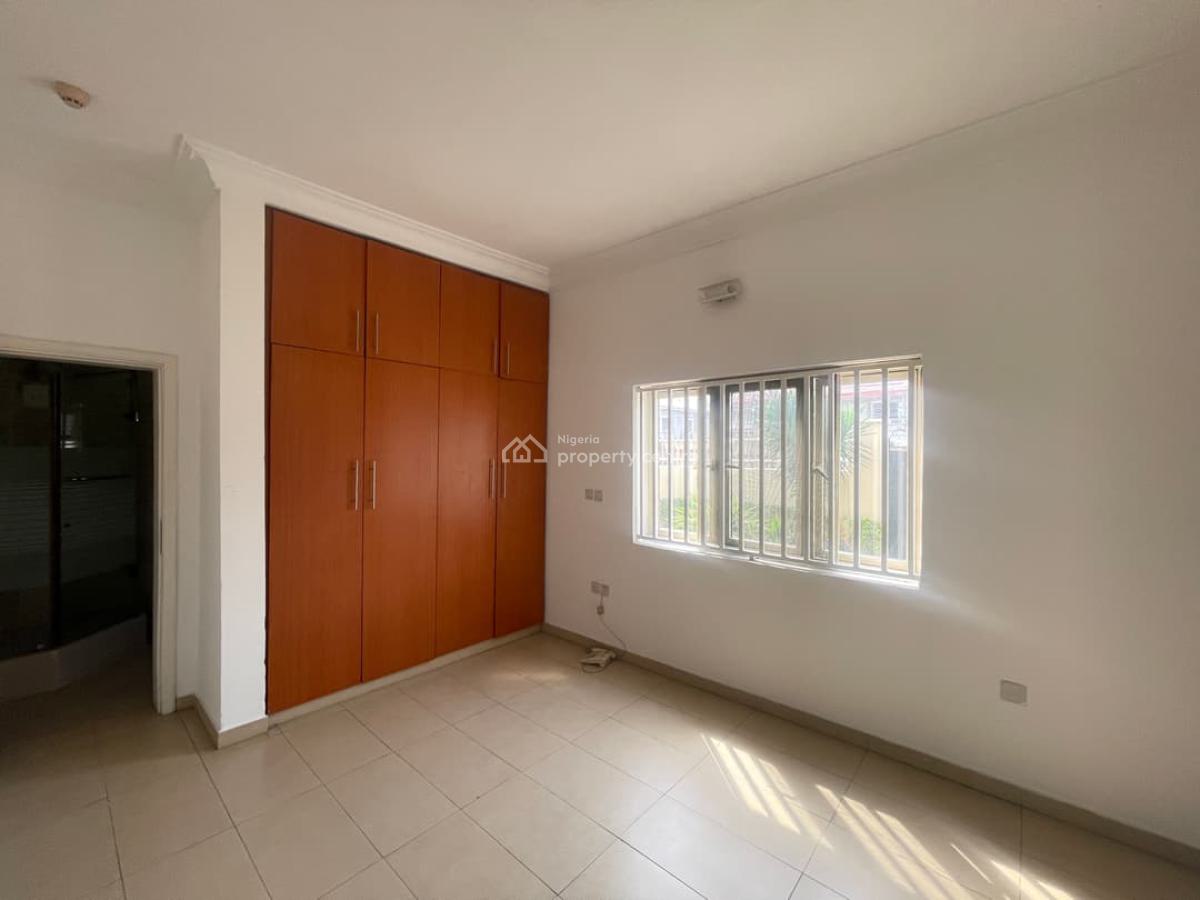 Exclusive  3-bedroom Apartment, Lekki Phase 1, Lekki, Lagos, Flat / Apartment for Rent